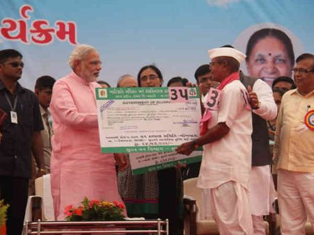 મોદીએ કોંગ્રેસના 40 વર્ષોના કાર્યો પર ઉઠાવ્યા સવાલ મોદીએ કોંગ્રેસના 40 વર્ષોના કાર્યો પર ઉઠાવ્યા સવાલ