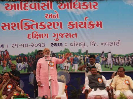 મોદીએ કોંગ્રેસના 40 વર્ષોના કાર્યો પર ઉઠાવ્યા સવાલ મોદીએ કોંગ્રેસના 40 વર્ષોના કાર્યો પર ઉઠાવ્યા સવાલ