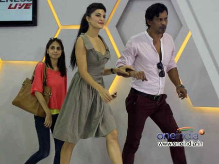 ઓટો કાર શોમાં પહોંચી જેકલીન