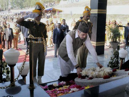 શહીદોને ફૂલાર્પણ