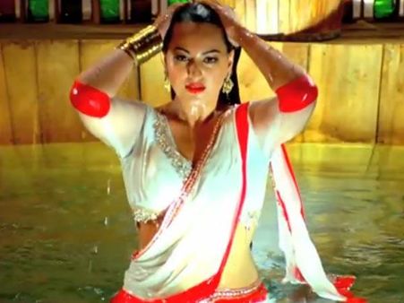 ઇંટરનેટ પર ધૂમ મચાવતી સોનાક્ષી-શાહિદની ગંદી બાત