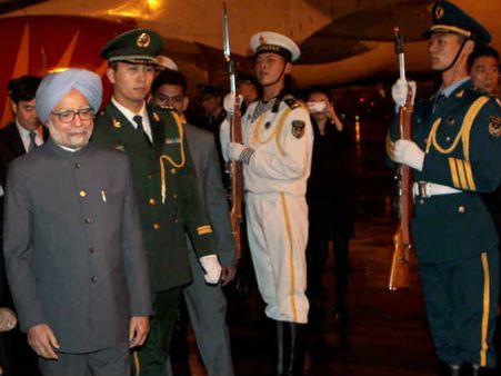 બેઇજીંગ પહોંચ્યા વડાપ્રધાન બેઇજીંગ પહોંચ્યા વડાપ્રધાન