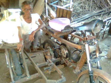 ખેડૂતોને કમરતોડ મહેનત કરવી પડે છે 