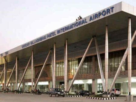 ભારતમાં એરપોર્ટના ખાનગીકરણ સામે એરપોર્ટ કર્મચારીઓનો વિરોધ