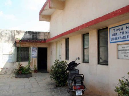 એક દમ્પતિ સારવાર માટે આવી રહ્યું છે 