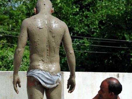 કિચડમાં સ્નાન 