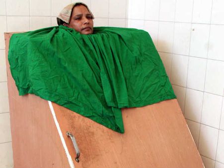 લીમડાના પેસ્ટનું સ્નાન 