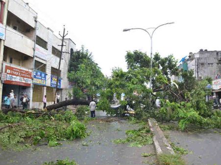 એપીમાં મોતનો વરસાદ