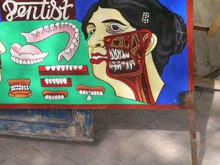 રસ્તા પર ડેન્ટિસ્ટ રસ્તા પર ડેન્ટિસ્ટ