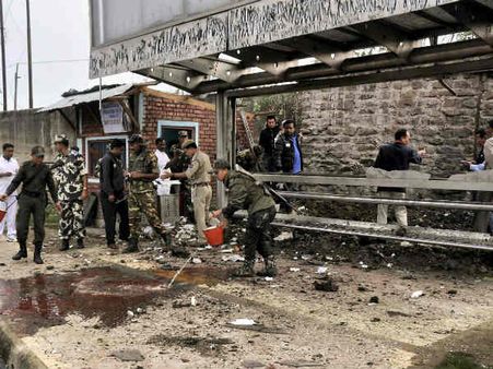 બસ સ્ટેન્ડ પર સુરક્ષાની ચકાસણી