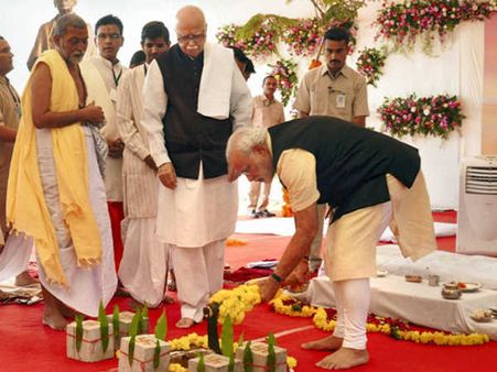 સરદારની પ્રતિમાનું શિલાન્યાસ