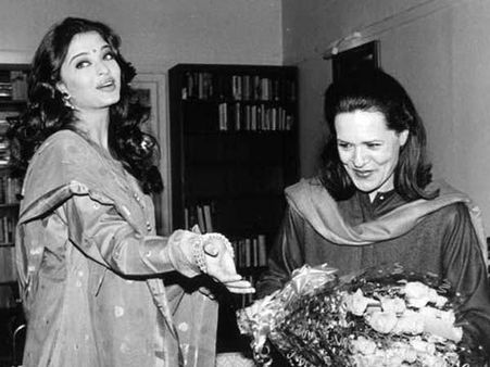 સોનિયા સાથે