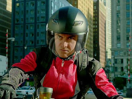 આકર્ષક અને નેક્ડ લુક