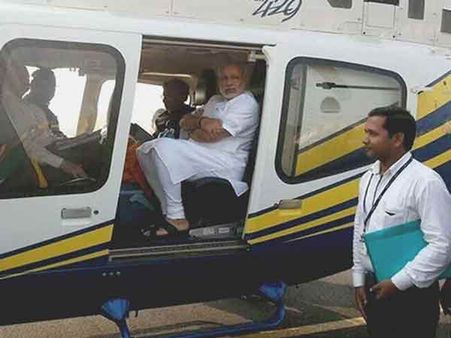 નરેન્દ્ર મોદી પટણા વિસ્ફોટના પીડિત પરિવારને મળ્યા