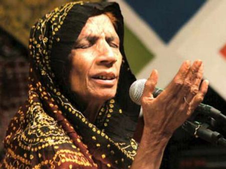 લમ્બી જુદાઈ... દમાદમ મસ્ત કલંદર... ફૅમ ગાયિકા રેશ્માનું નિધન