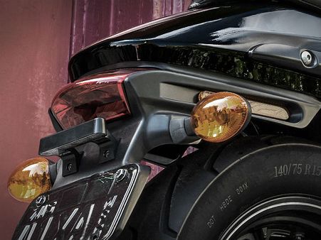 આકર્ષક ટેલ લાઇટ