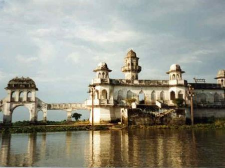 અગરતાલાનો નીરમહલ