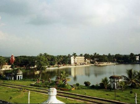 ઉજ્જયાંતા પેલેસની હરિયાળી