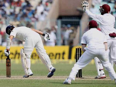 કોલકાતા ટેસ્ટ: બીજા દિવસની રમત 