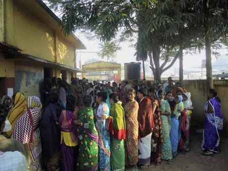 છત્તીસગઢમાં નક્સલીઓ સામે જીત્યુ લોકતંત્રઃ 70 ટકા મતદાન