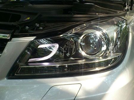 શાનદાર હેડલાઇટ