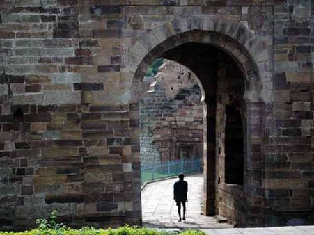  રતનપુરમાં આવેલો કિલ્લો