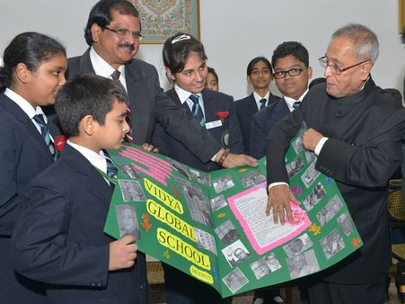 બાળકો સાથે બાળદિવસની ઉજવણી