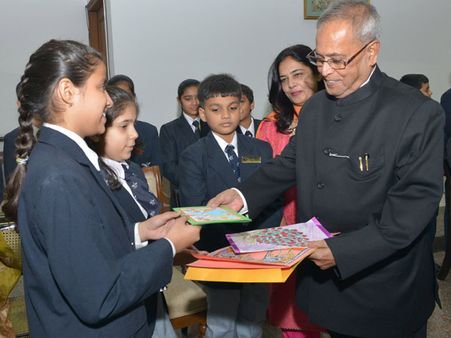 બાળકો સાથે બાળદિવસની ઉજવણી