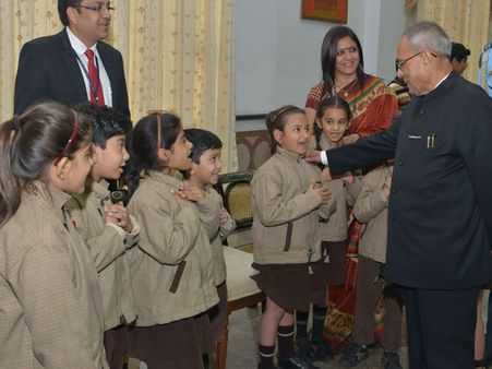 બાળકો સાથે બાળદિવસની ઉજવણી