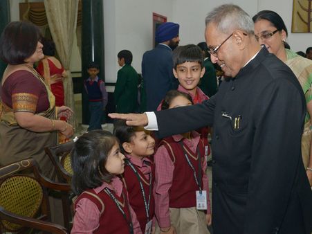 બાળકો સાથે બાળદિવસની ઉજવણી