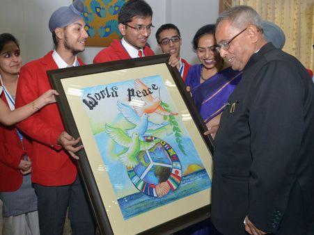 બાળકો સાથે બાળદિવસની ઉજવણી