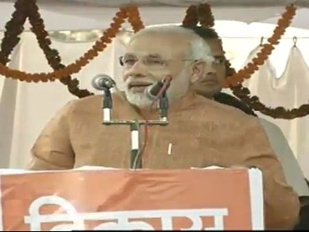 રમણ સિંહજી પોતાનો હિસાબ આપી રહ્યાં છે