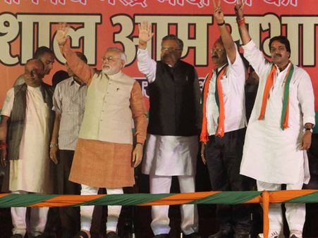 કોંગ્રેસ પાસે હાલમાં બે જ કામ છે, 'સોનું શોધો અને મોદીને શોધો...' 