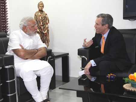 નરેન્દ્ર મોદી અને માઇકલ સ્ટેનર નરેન્દ્ર મોદી અને માઇકલ સ્ટેનર