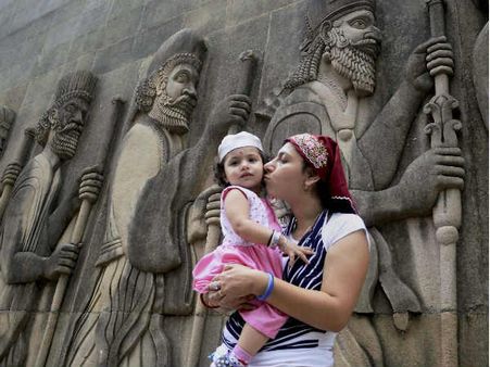 'બે થી વધુ બાળકો પેદા કરશો તો મળશે 5000 રૂપિયા દર મહિને'