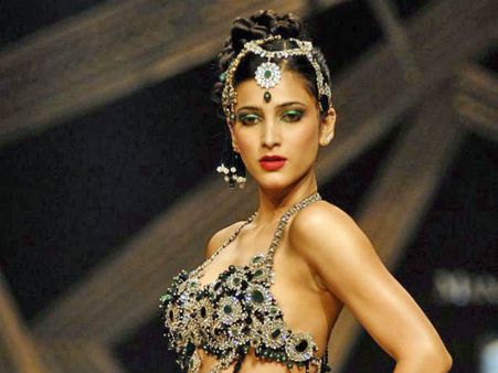 કમલ-નયની શ્રુતિ હસનની સુંદર તસવીરો