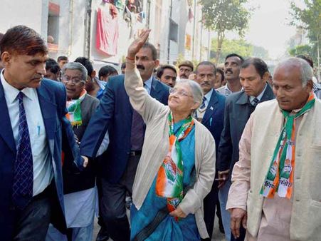 સ્વામી વાલ્મિકી મંદિરે શીલા દીક્ષિત