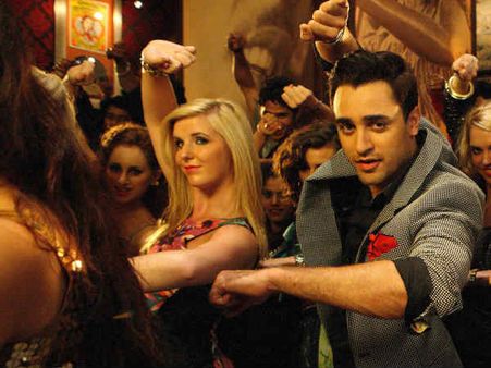 ગોરી તેરે પ્યાર મેં ફિલ્મની તસવીરી ઝલક ગોરી તેરે પ્યાર મેં ફિલ્મની તસવીરી ઝલક