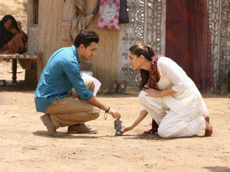 ગોરી તેરે પ્યાર મેં ફિલ્મની તસવીરી ઝલક ગોરી તેરે પ્યાર મેં ફિલ્મની તસવીરી ઝલક