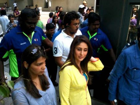 ગોરી તેરે પ્યાર મેં ફિલ્મના સેટની તસવીરી ઝલક ગોરી તેરે પ્યાર મેં ફિલ્મના સેટની તસવીરી ઝલક