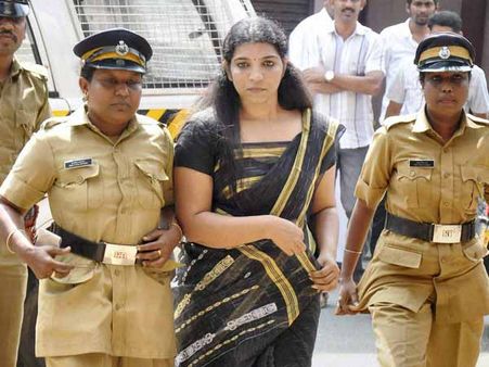 સરિથા નાયર કોર્ટમાં સરિથા નાયર કોર્ટમાં