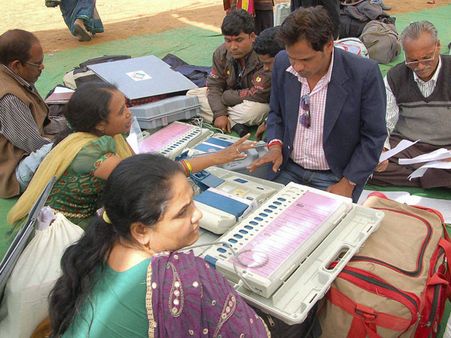 કડક સુરક્ષા વ્યવસ્થાની વચ્ચે મધ્ય પ્રદેશ અને મિઝોરમમાં મતદાન શરૂ