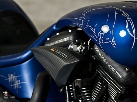 વેટ્ટલની એફ 1 કાર જેવો પેઇન્ટ