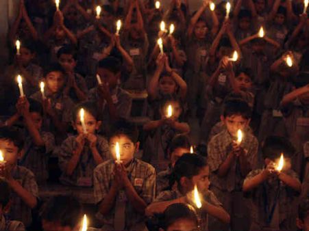 મુંબઇ આતંકવાદી હુમલાના શહીદોને શ્રદ્ધાંજલિ 