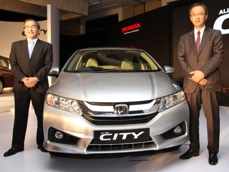 લાંબી સિડાન કાર