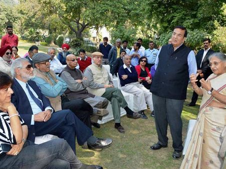 લોકો સાથે ચર્ચા