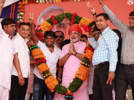 નરેન્દ્ર મોદીએ કોંગ્રેસ અને ભાજપના વિચારોની તુલના કરી નરેન્દ્ર મોદીએ કોંગ્રેસ અને ભાજપના વિચારોની તુલના કરી