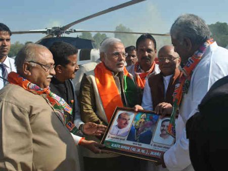 નરેન્દ્ર મોદીએ પોખરણમાં સભાને સંબોધી