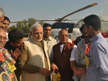 નરેન્દ્ર મોદીએ પોખરણમાં સભાને સંબોધી