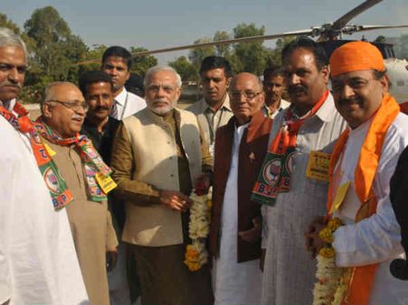 નરેન્દ્ર મોદીએ પોખરણમાં સભાને સંબોધી